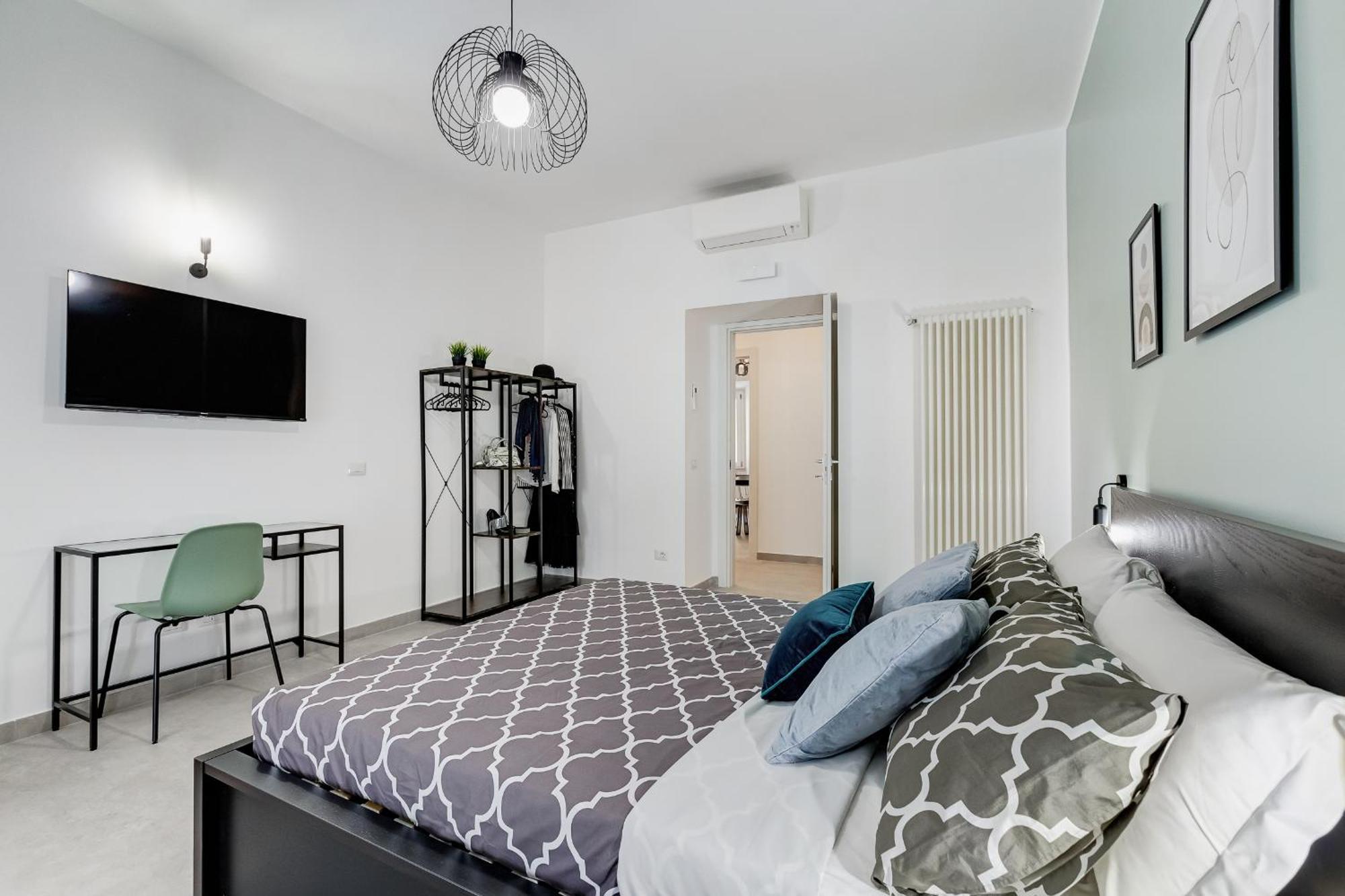 Bdc - Empire, Noble 3-bdr Apartment Rom